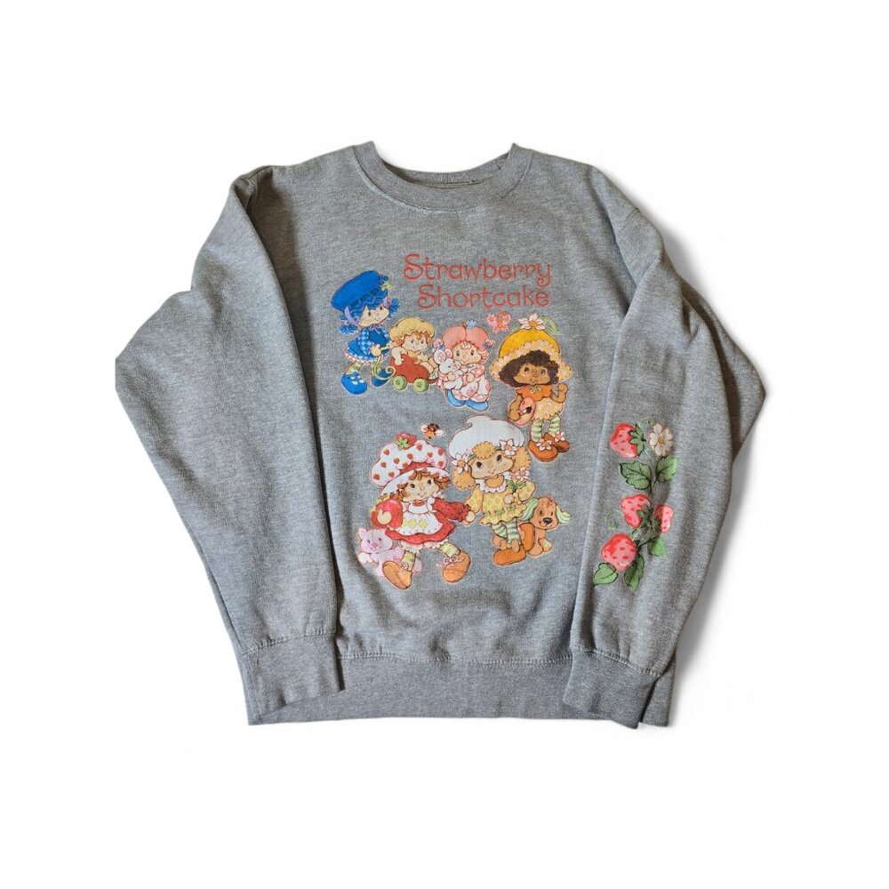 Strawberry Shortcake Sweatshirt Women's Gray Graphic Crewneck Retro Pullover Med